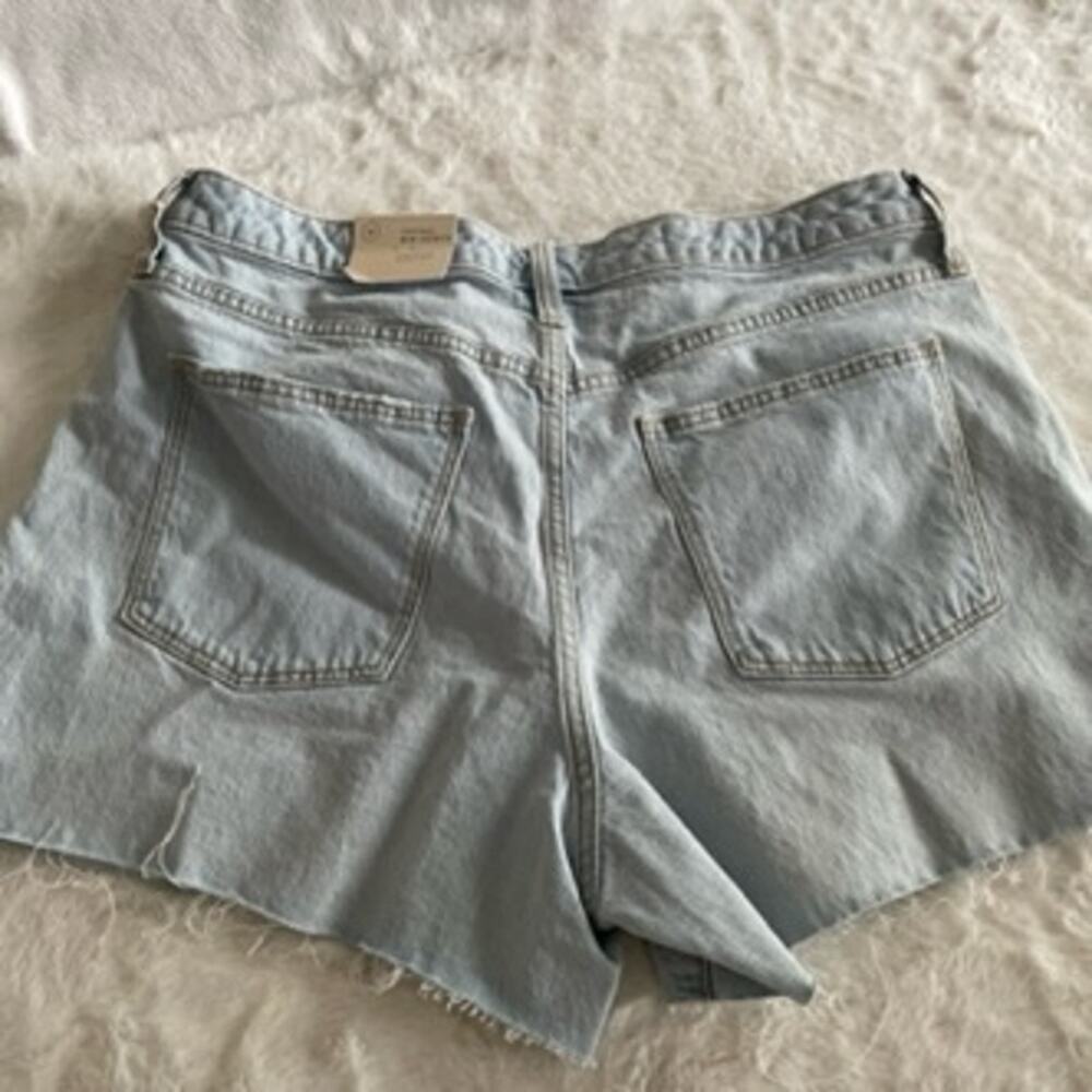 NWT new Universal Thread Vintage Midi Denim Short size 14 - Picture 2 of 3